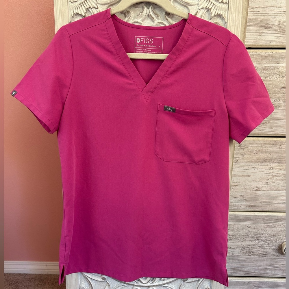 Figs Electreic Orchid Catarina scrub top